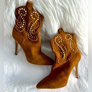 Michael Kors
Reena Studded Suede Ankle Boot size 8
